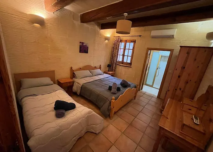 Farmhouse With Pool, Tas-Summiena Gozo