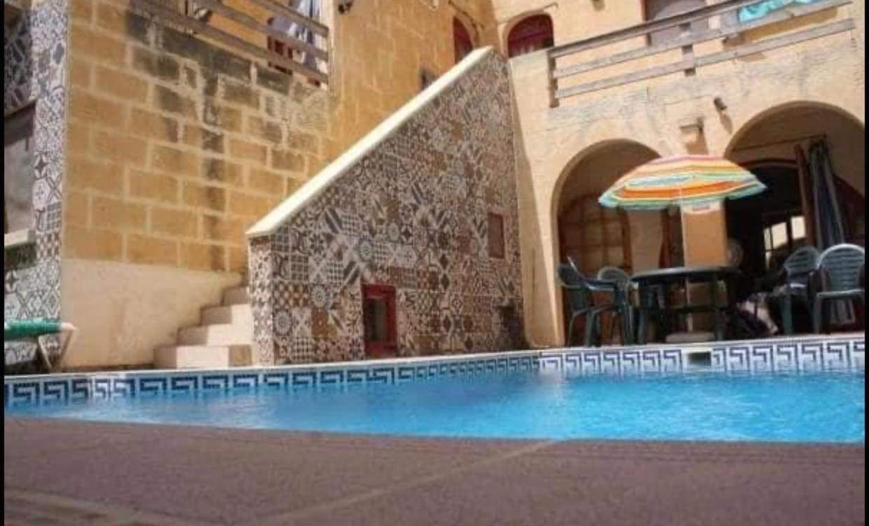 With Pool, Tas-summiena Gozo